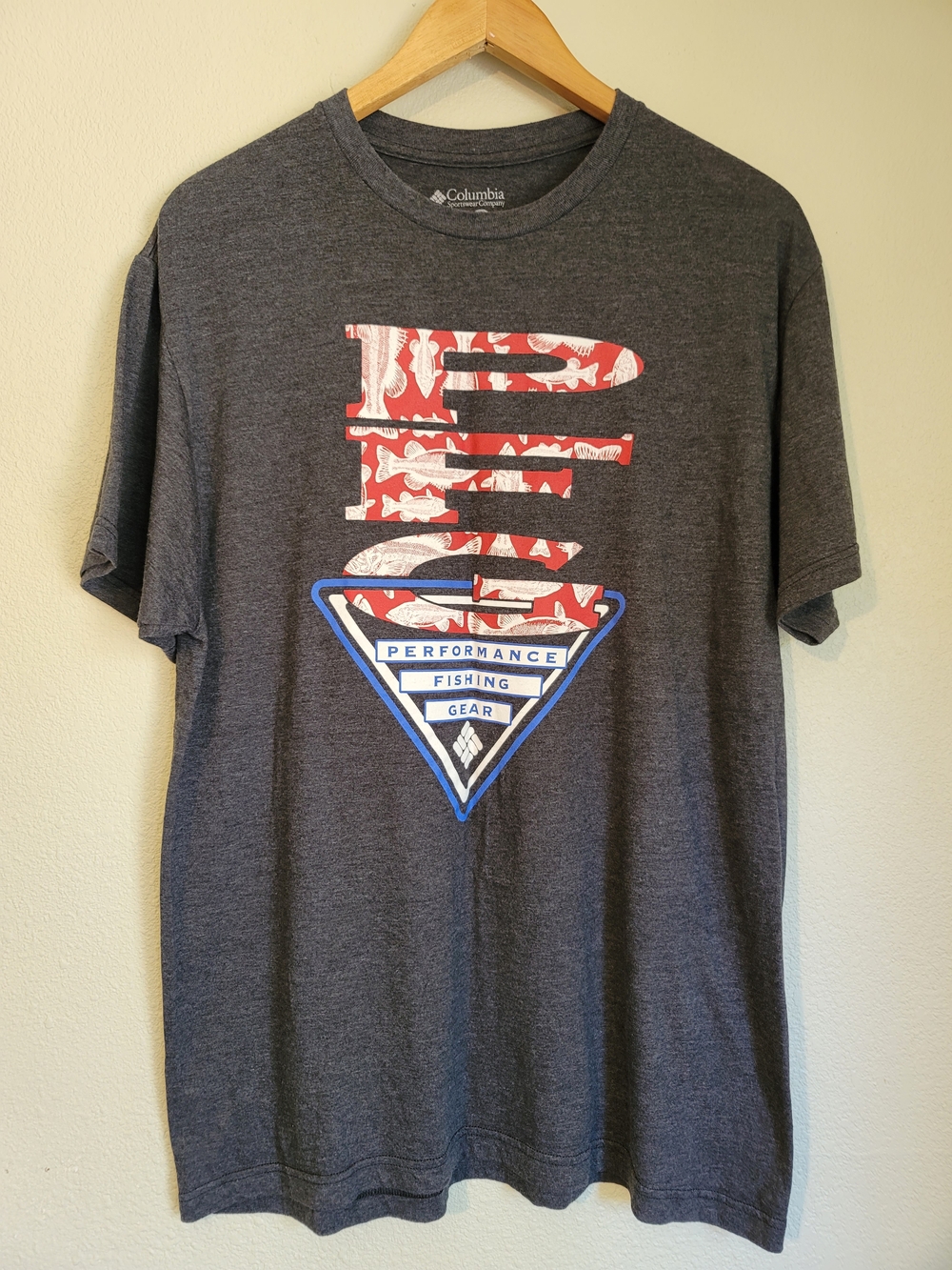 Columbia Men’s Charcoal Performance Fishing Graphic Tee